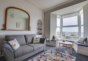 Flat 2, 7 Barnoon Terrace