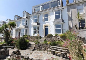 Flat 2, 7 Barnoon Terrace