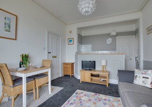 Flat 2, 7 Barnoon Terrace