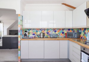 FLAT 3 CHANNEL VIEW, country holiday cottage, with hot tub in Torquay