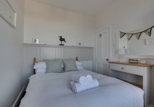 Flat 5, 7 Barnoon Terrace