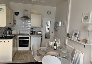 Flat 5, 7 Barnoon Terrace
