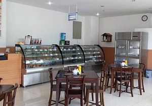 Flat 5 - Fully Furnished Air-conditioned One Bedroom Apartment in Dehiwala