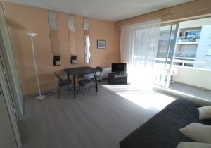 Flat with BALCONY 50m from the BEACH