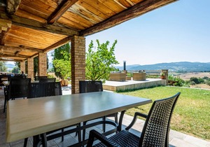 Flat with private veranda,shared pool,quiet location for a relaxing holiday,sl 6