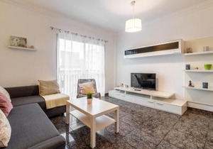 Flatguest Cicer - 3BDR + Balcony + Beach