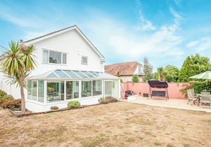Flower Pots House - UK39782