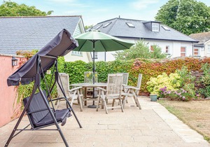 Flower Pots House - UK39782