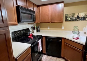 Footloose in the Foothills! Secluded patio off the tastefully decorated condo