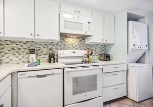 Forest Beach Townhome - Pet Friendly - 1 Block from the Beach