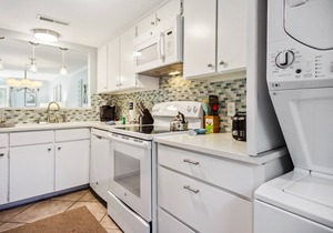 Forest Beach Townhome - Pet Friendly - 1 Block from the Beach
