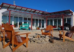 Fossil Knob Ridge -Chisos: Ultra-Modern Container Home