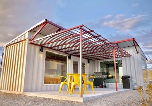 Fossil Knob Ridge -Mariscal: Ultra Modern Container Home