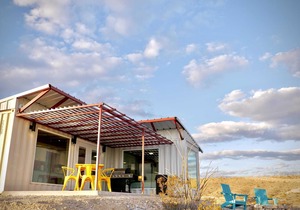 Fossil Knob Ridge -Mariscal: Ultra Modern Container Home
