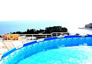 Four bedded studio with partial sea view