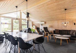 Four-Bedroom Holiday home in Humble 1