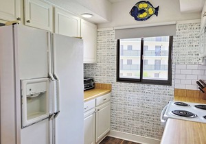 Fourth Floor Condo Across from Beach Access, Balcony, Pool, Grill Area, Elevator