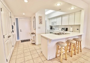 Fourth Floor Condo Across from Beach Access, Balcony, Pool, Grill Area, Elevator