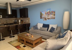 Fourth Floor Luxury Condo. Steps to the beach, restaurants, and nightlife!