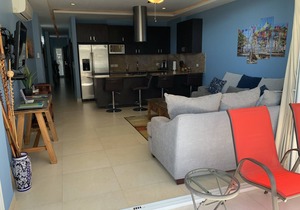 Fourth Floor Luxury Condo. Steps to the beach, restaurants, and nightlife!