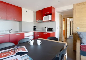 Renovated 3-Room Apartment · Near Slopes · Balcony · Sauna & Hammam Access