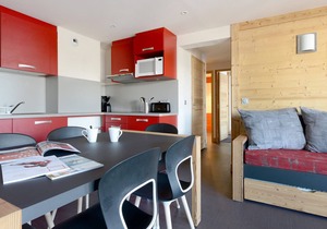 Renovated 3-Room Apartment · Near Slopes · Balcony · Sauna & Hammam Access