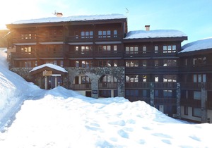 Renovated 3-Room Apartment · Near Slopes · Balcony · Sauna & Hammam Access
