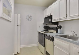 FREE Activities. Addorable efficiency with beautiful views of the ocean.