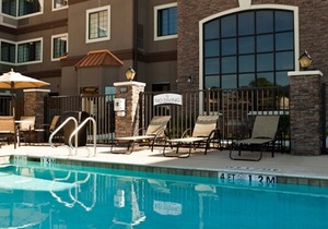 Free Breakfast Buffet + Outdoor Pool | Modern Suite