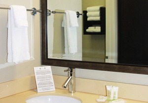 Free Breakfast Buffet + Outdoor Pool | Comfy Suite