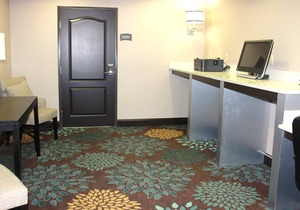 Free Breakfast Buffet + Outdoor Pool | Comfy Suite