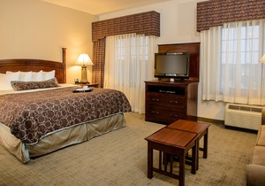 Free Breakfast + Outdoor Pool + 24 Hour Business Center | Close to NASA