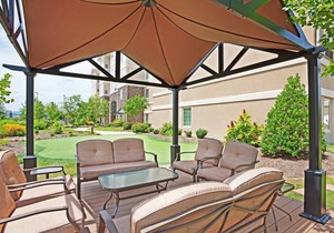 Free Breakfast. Pool & Gym. Near the University of Tennessee Arboretum!
