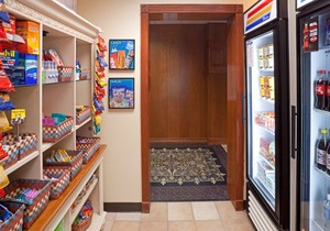 Free Breakfast. Shared Pool & Hot Tub. Studio Near Texas Tech University & University Medical Center.