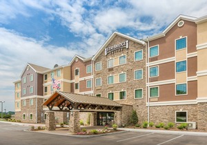 Free Daily Breakfast, Shared Hot Tub + Pool | King Suite
