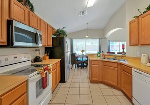 FREE POOL HEAT Spacious 4 Bedroom Resort Home with Private Pool