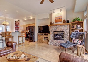 Free SkyCard Act-Townhome, Private Hot Tub, Close To Town - Village Point 303