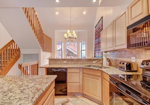 Free SkyCard Act-Townhome, Private Hot Tub, Close To Town - Village Point 303