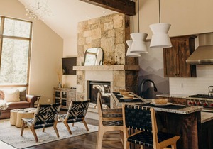 FREE SkyCard Activities - Luxury Townhome, Private Hot Tub, 2 Car Garage - River's Edge Retreat