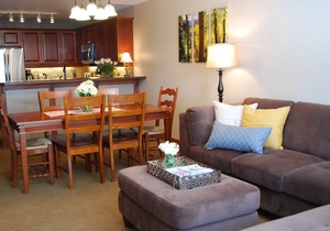 Fresh Remodel, Largest 1 Br Condo With Den, Quiet Top Floor End Unit, Sleeps 6