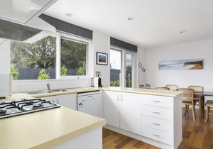 Front Beach Shack - renovated house in a quiet location