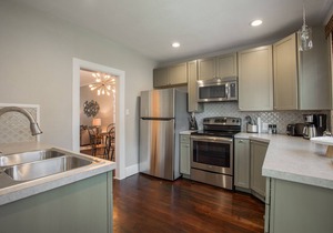 Front Porch, Sunny Coffee Nook, Gorgeous Bathroom, One block to CSU & Old Town!