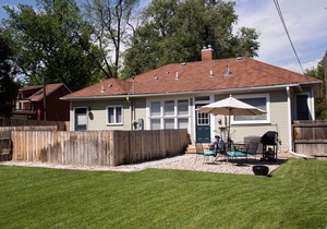 Front Porch, Sunny Coffee Nook, Gorgeous Bathroom, One block to CSU & Old Town!