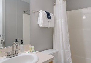 Frontdesk | 2 BR Apt by the Wolstein Center