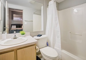 Frontdesk | 2 BR Apt by Progressive Field