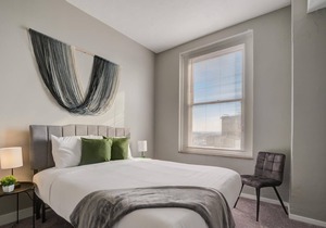 Frontdesk | 2 BR Apt by Playhouse Square