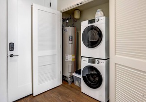Frontdesk | 2 BR Apt close to Downtown