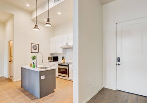 Frontdesk | 2 BR Apt in Menlo Park