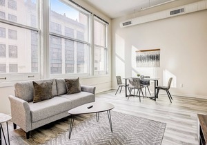 Frontdesk | 2 BR Apt near Indiana War Memorial