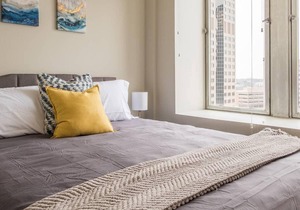 Frontdesk | Roomy 2BR Apt in Downtown